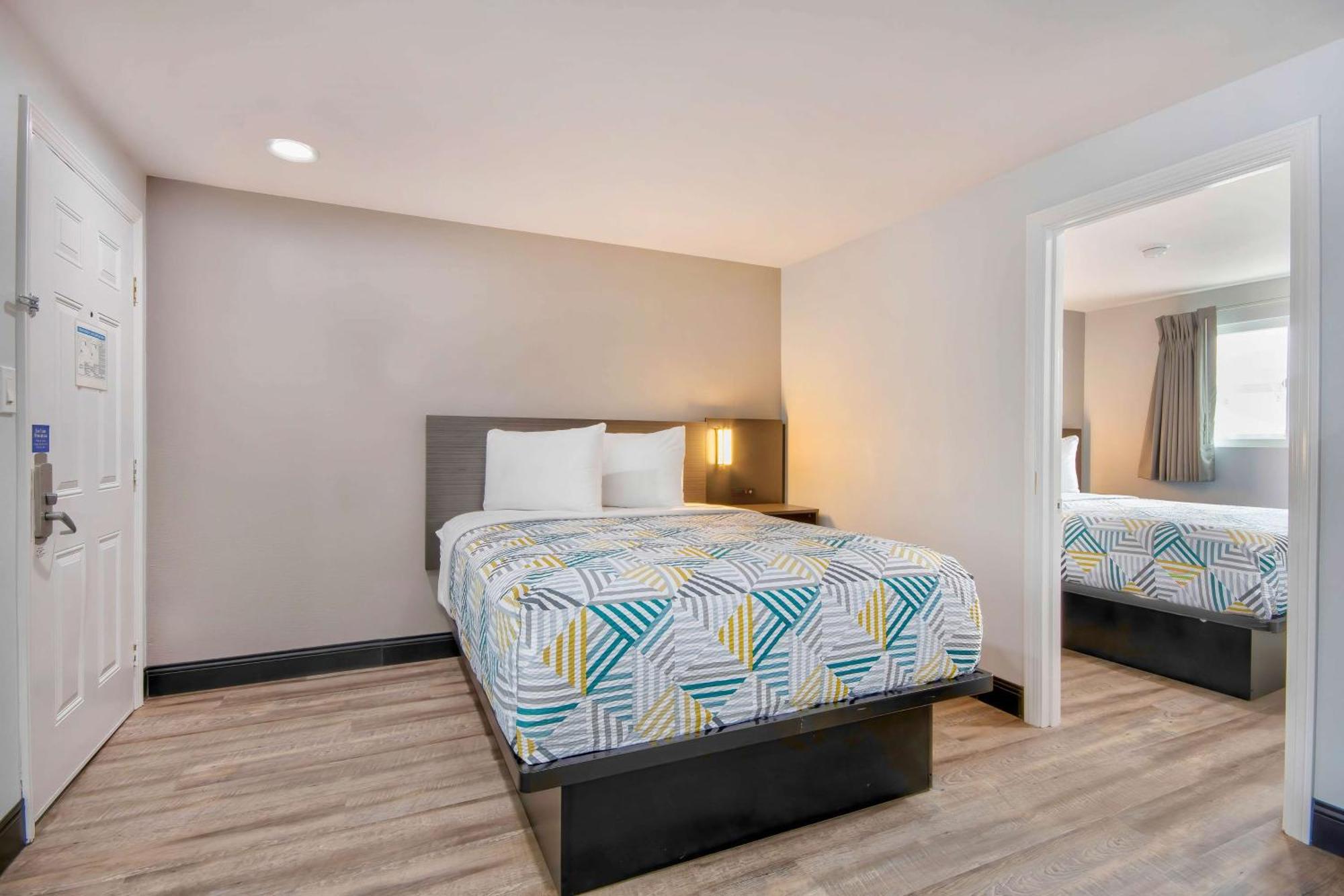6 Ca Old Town Hotel 3*
